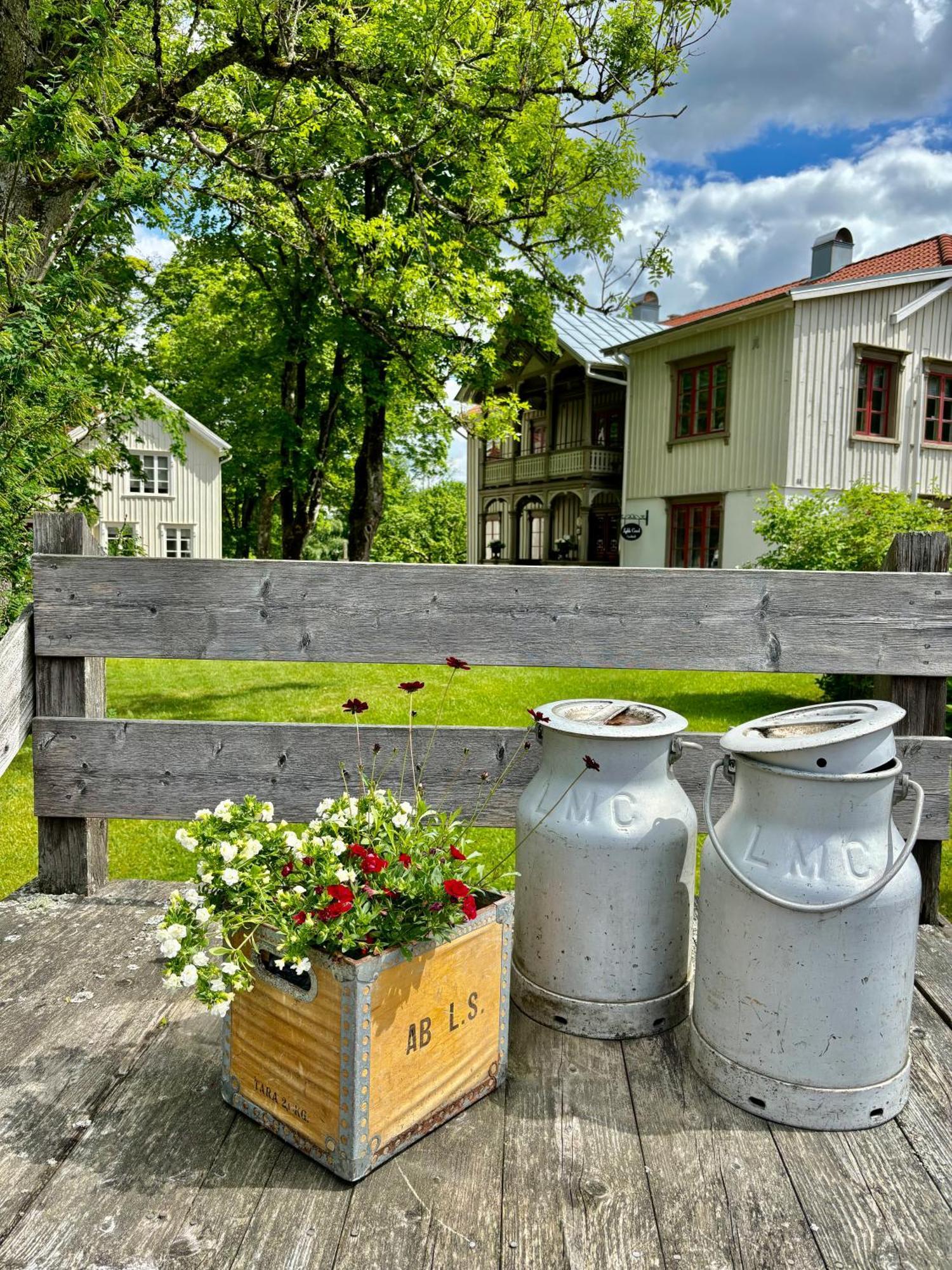 Отель Lydde Gard Kinna Экстерьер фото