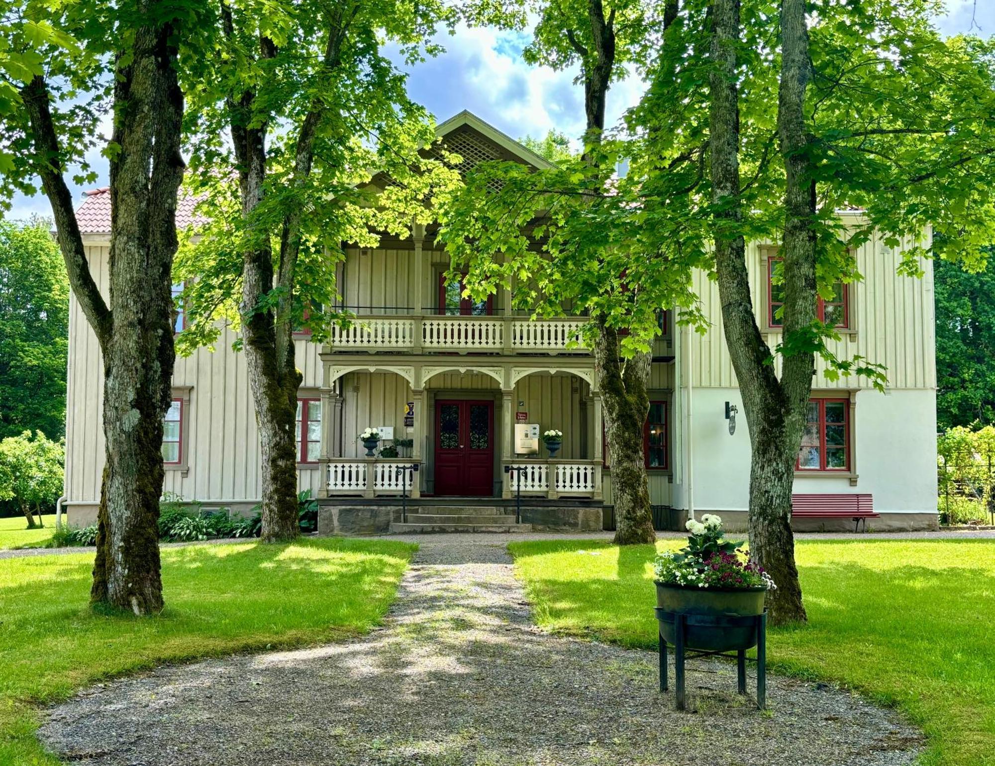 Отель Lydde Gard Kinna Экстерьер фото